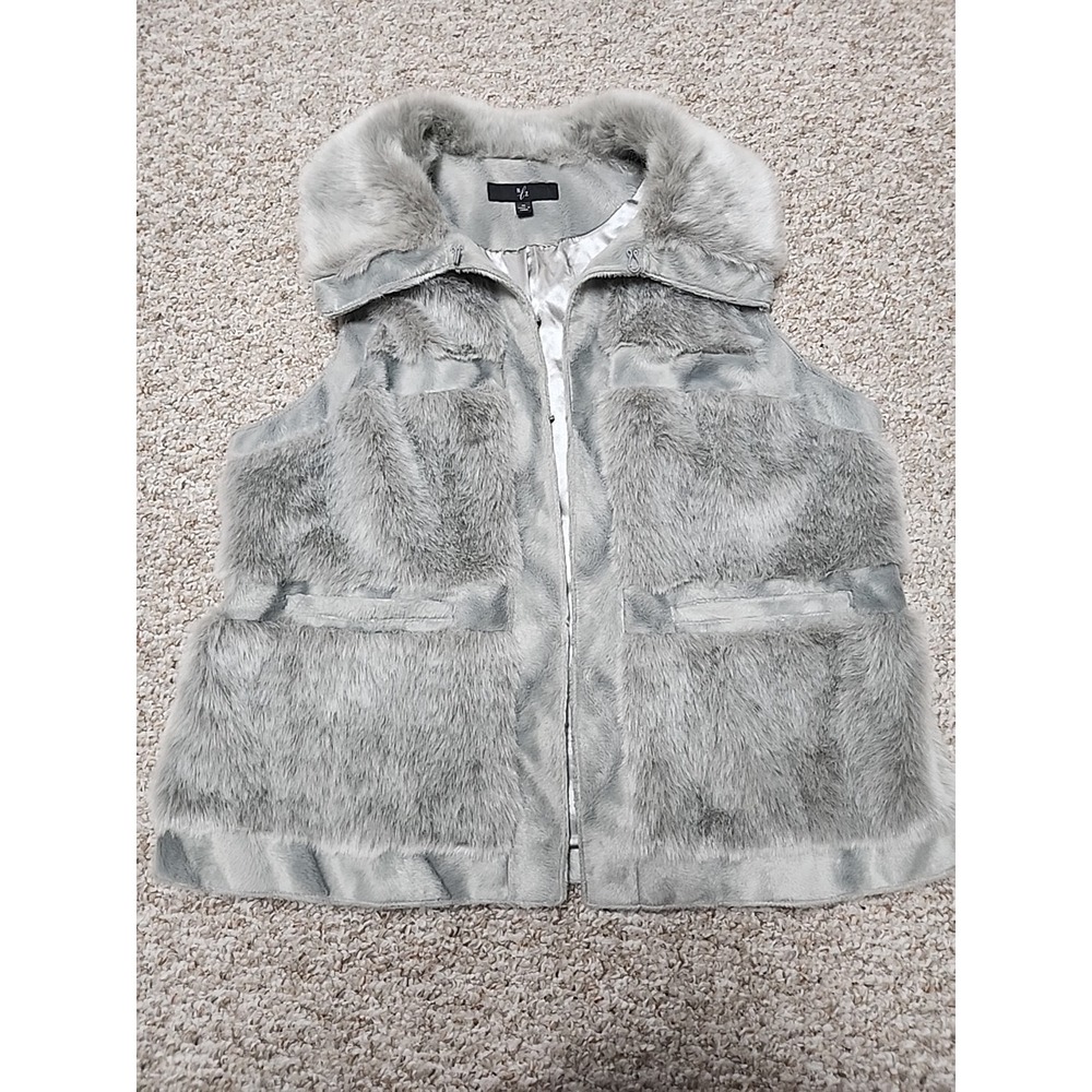 RLZ‎ Gray Faux Fur Vest Size XL Eye & Hook Closure Pockets